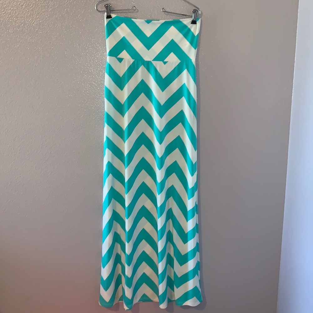 Moa blue white chevron print stretchy maxi skirt